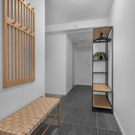 2-bedroom Modern In Apartment *