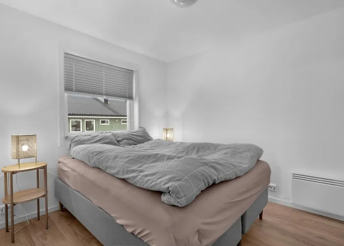 2-bedroom Modern In 公寓 *