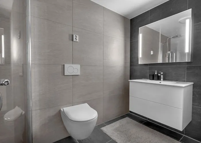 2-bedroom Modern In 公寓 *